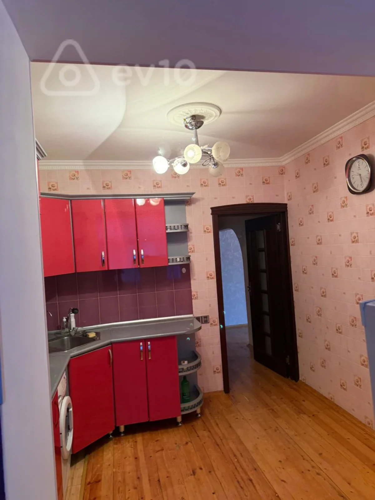 Satılır 4 otaqlı köhnə tikili 90 m²