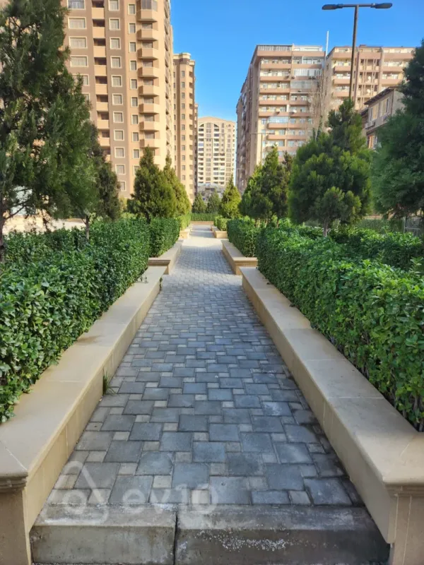 Satılır 4 otaqlı yeni tikili 186 m²