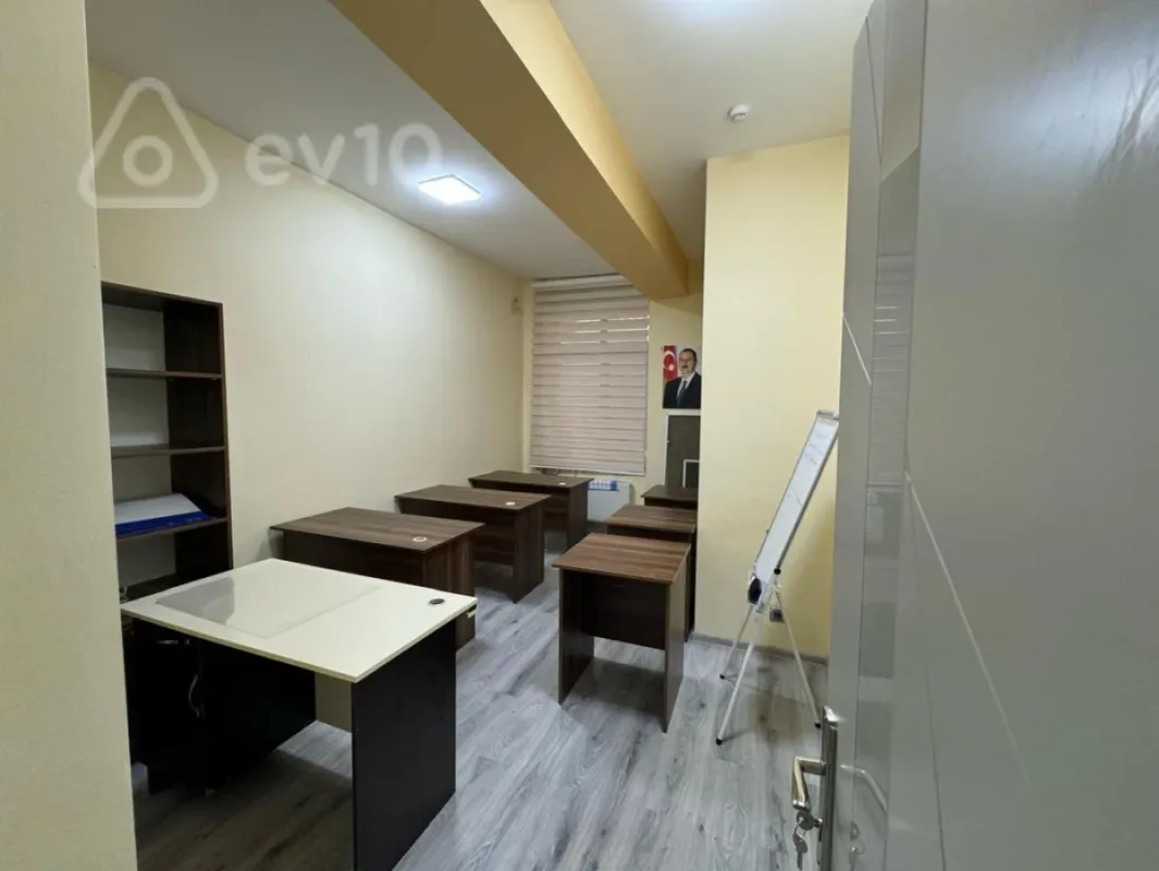 Kirayə verilir 3 otaqlı ofis 80 m²