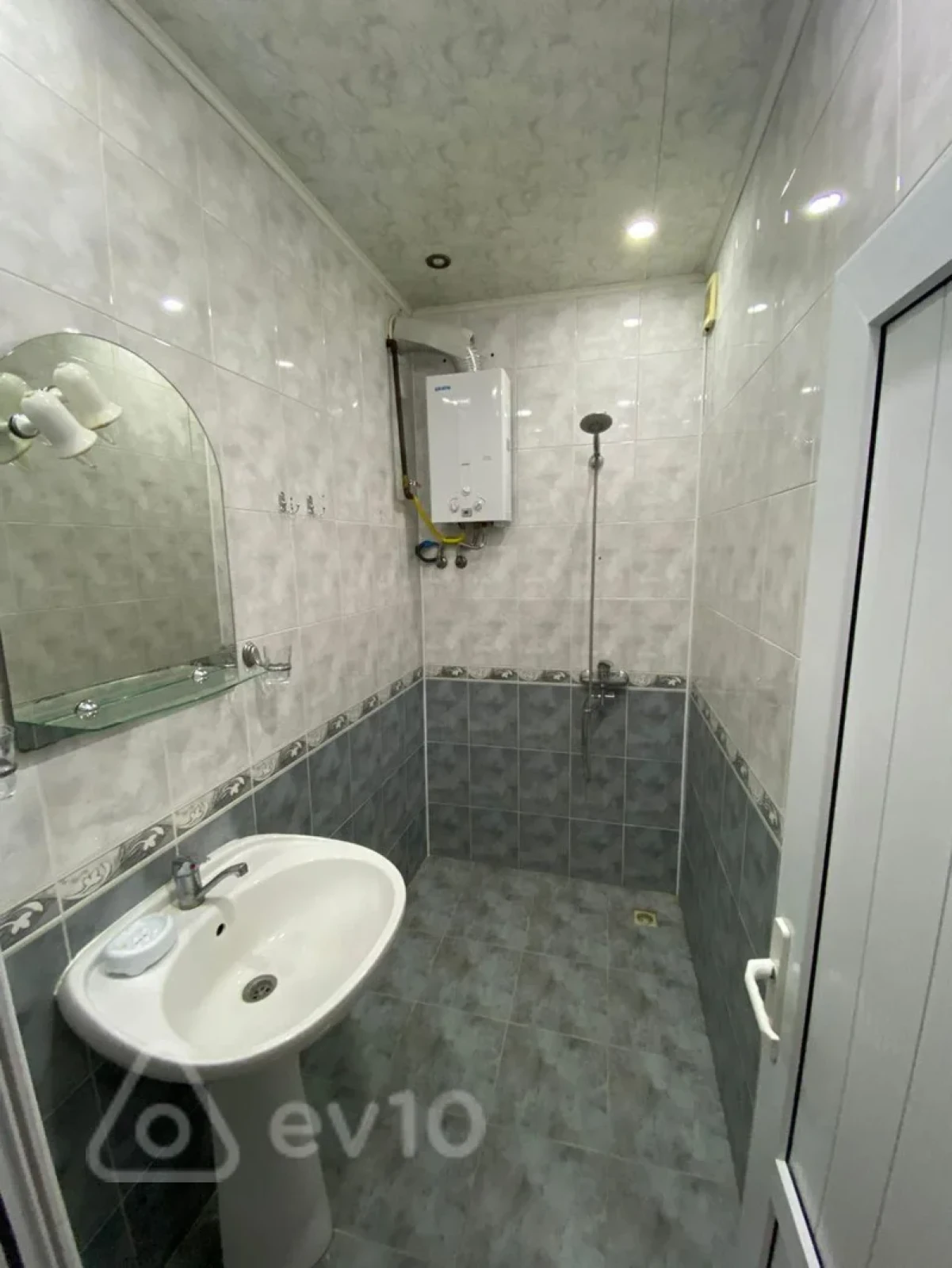 Satılır 3 otaqlı köhnə tikili 80 m²