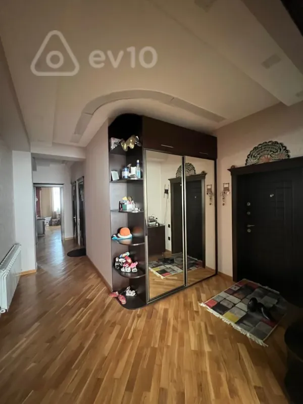 Satılır 3 otaqlı yeni tikili 130 m²