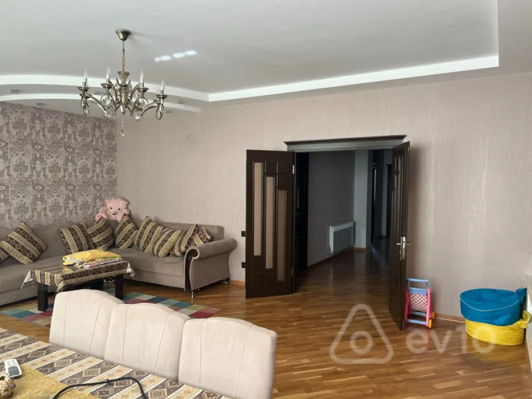 Satılır 3 otaqlı yeni tikili 130 m²