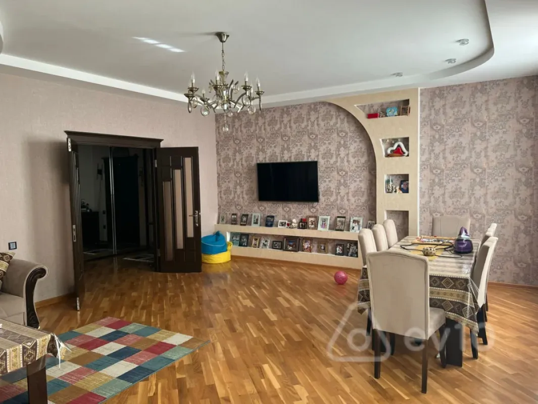 Satılır 3 otaqlı yeni tikili 130 m²