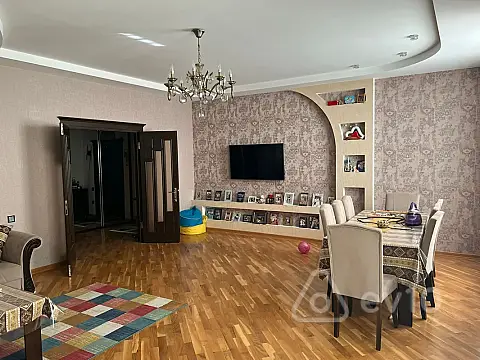 Satılır 3 otaqlı yeni tikili 130 m²