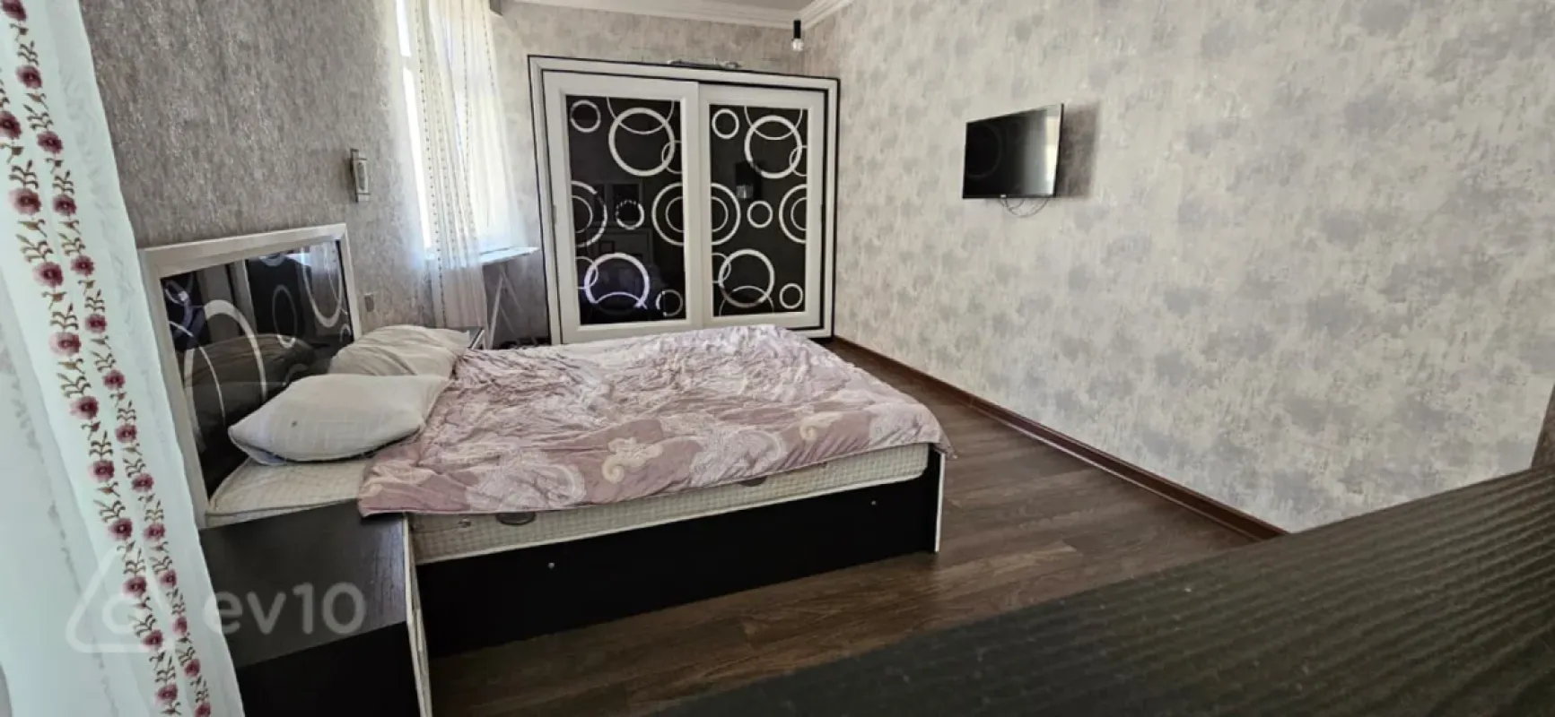 Kirayə verilir 4 otaqlı yeni tikili 180 m²