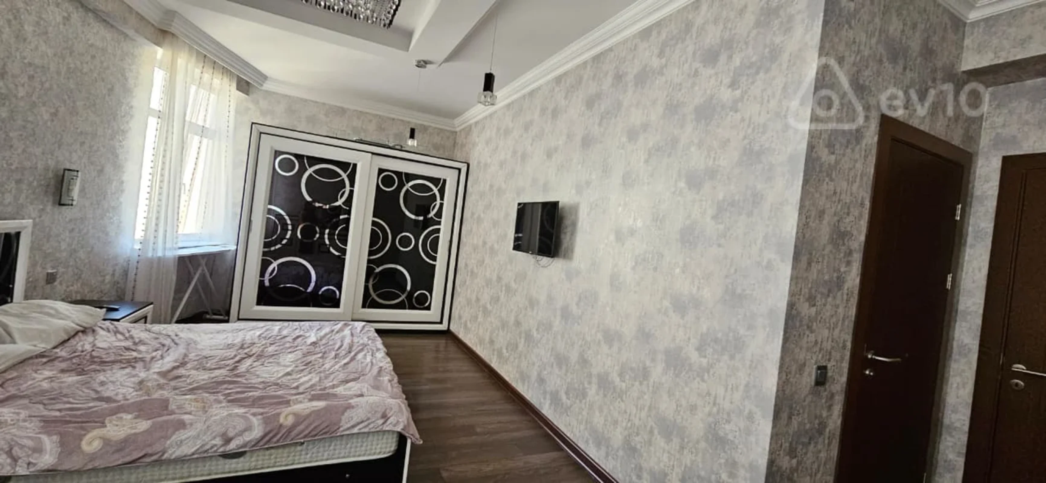 Kirayə verilir 4 otaqlı yeni tikili 180 m²