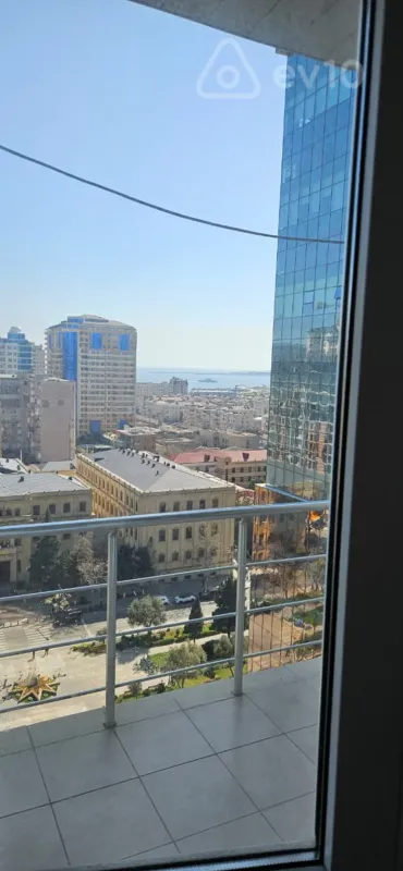 Kirayə verilir 4 otaqlı yeni tikili 180 m²