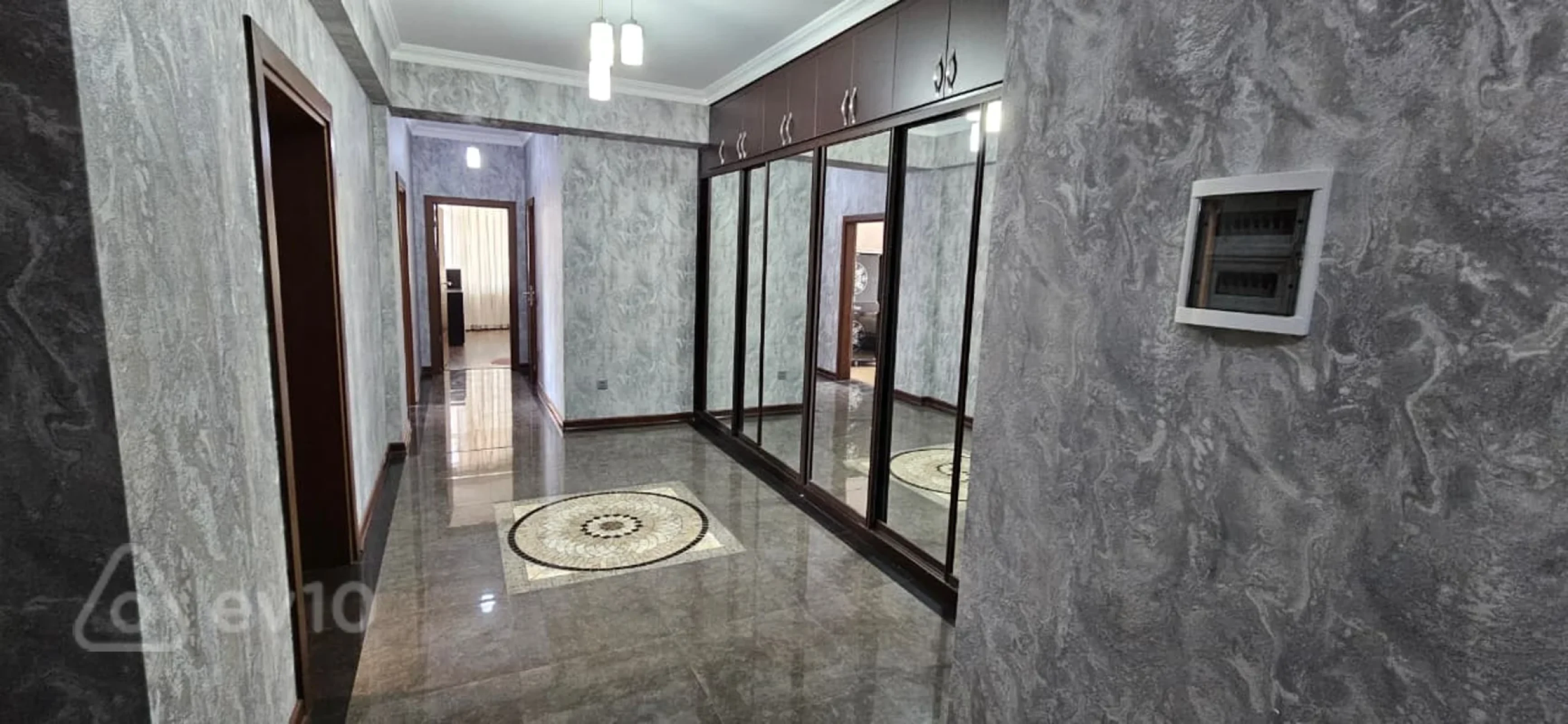 Kirayə verilir 4 otaqlı yeni tikili 180 m²