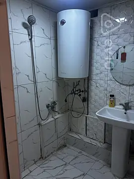 Kirayə verilir 2 otaqlı köhnə tikili 78 m²