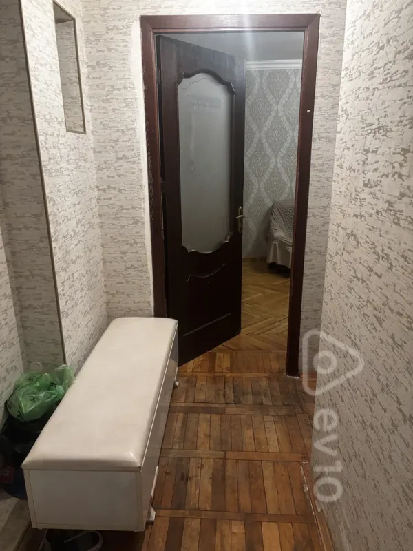 Kirayə verilir 2 otaqlı köhnə tikili 78 m²