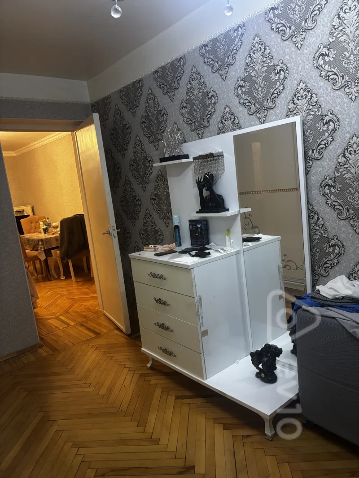 Kirayə verilir 2 otaqlı köhnə tikili 78 m²