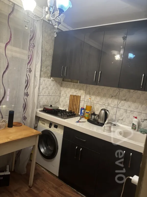 Kirayə verilir 2 otaqlı köhnə tikili 78 m²