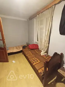 Kirayə verilir 2 otaqlı köhnə tikili 60 m²