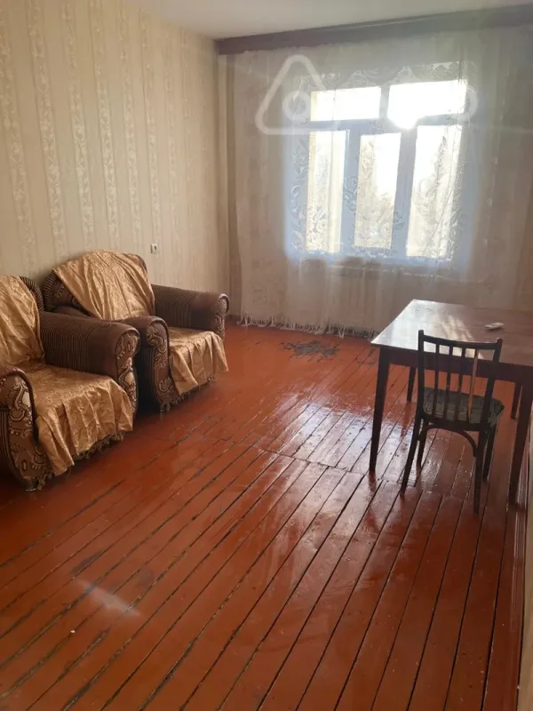 Kirayə verilir 3 otaqlı köhnə tikili 110 m²