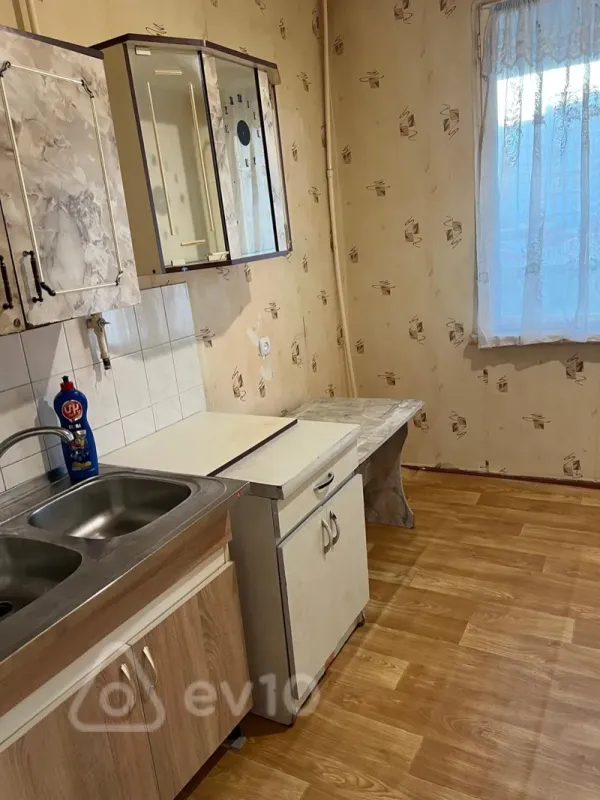 Kirayə verilir 3 otaqlı köhnə tikili 110 m²
