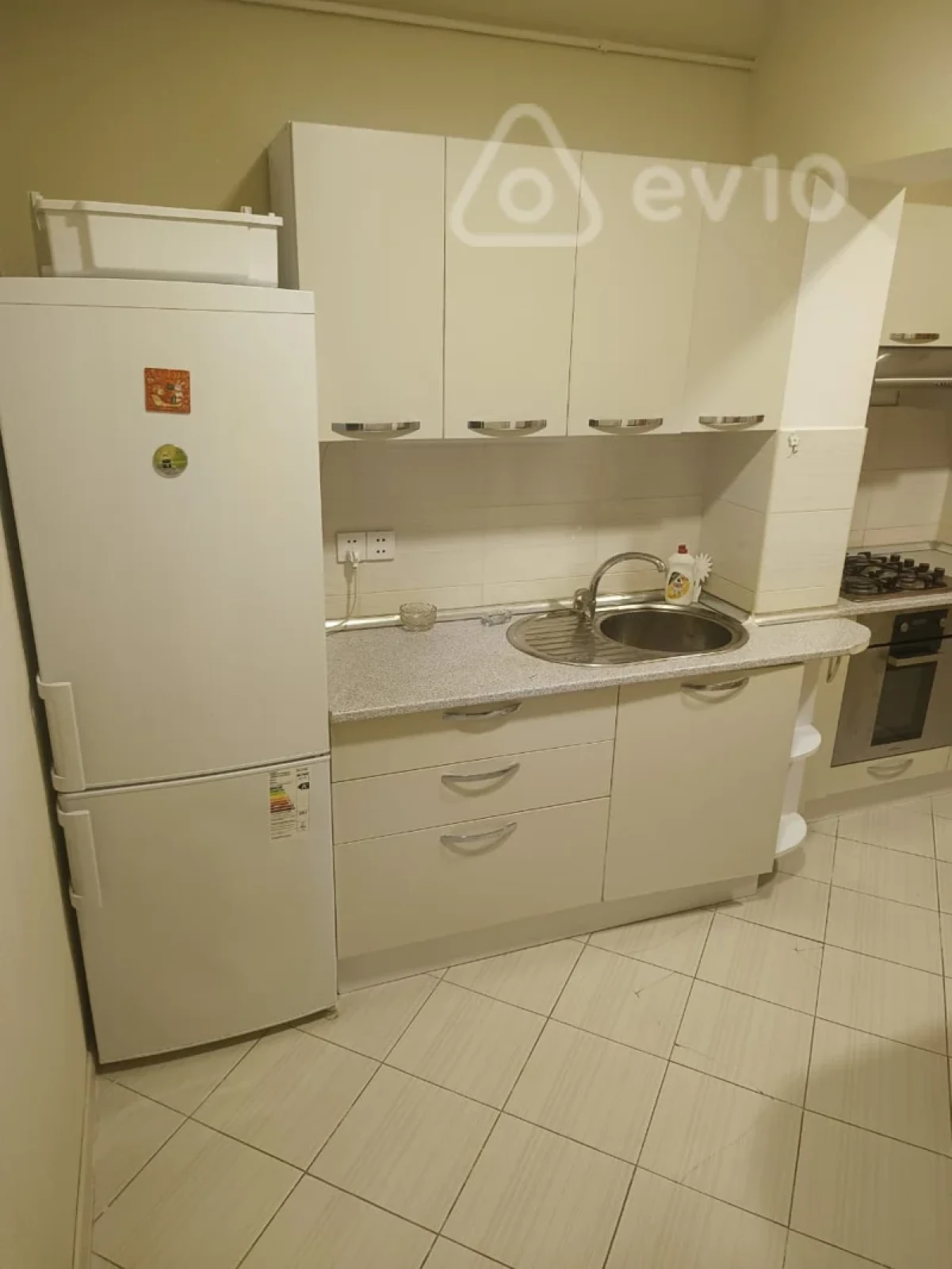 Kirayə verilir 2 otaqlı köhnə tikili 60 m²