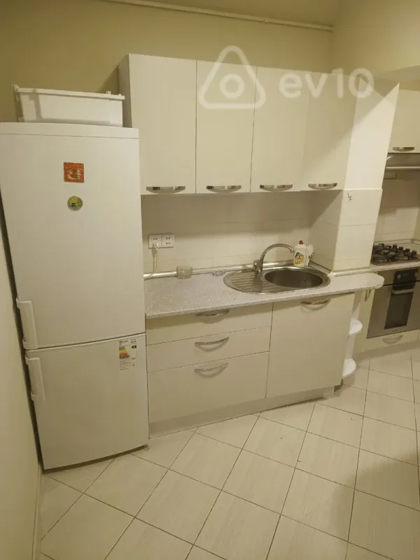 Kirayə verilir 2 otaqlı köhnə tikili 60 m²