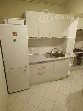 Kirayə verilir 2 otaqlı köhnə tikili 60 m²