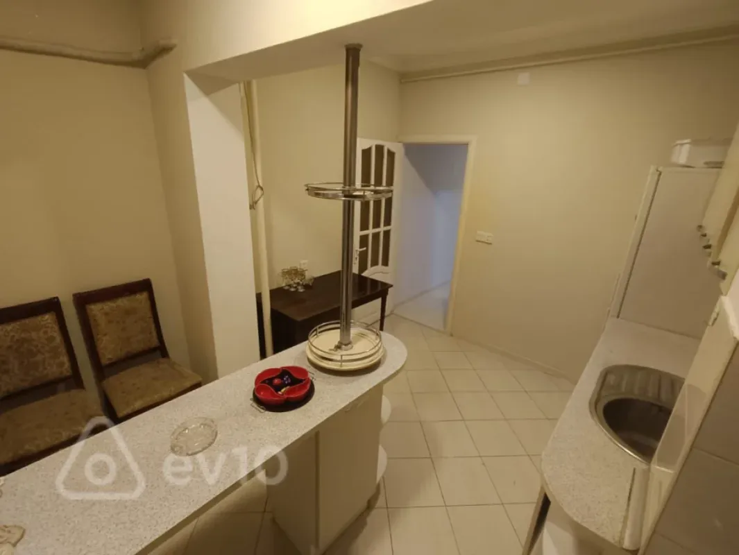 Kirayə verilir 2 otaqlı köhnə tikili 60 m²