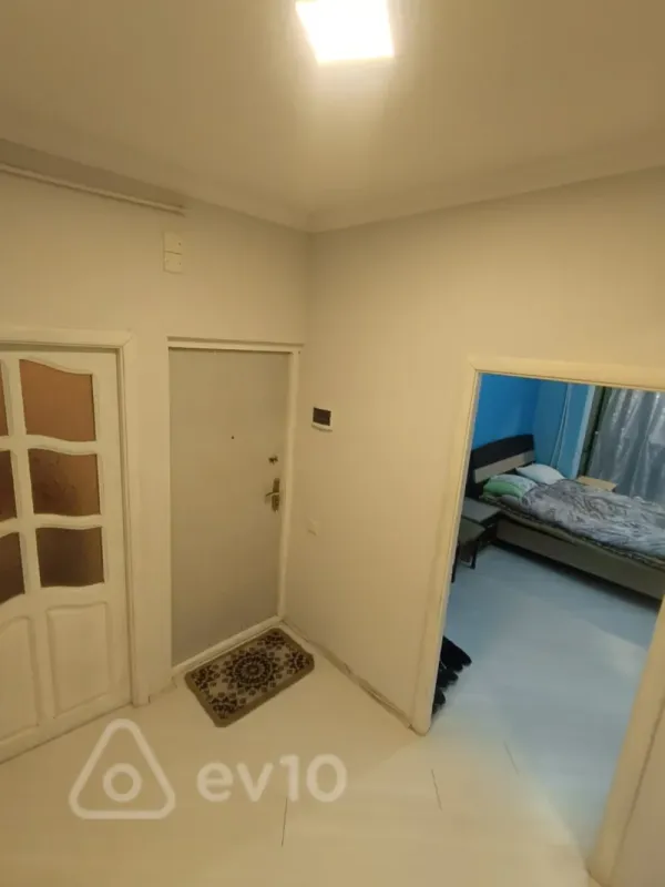 Kirayə verilir 2 otaqlı köhnə tikili 60 m²