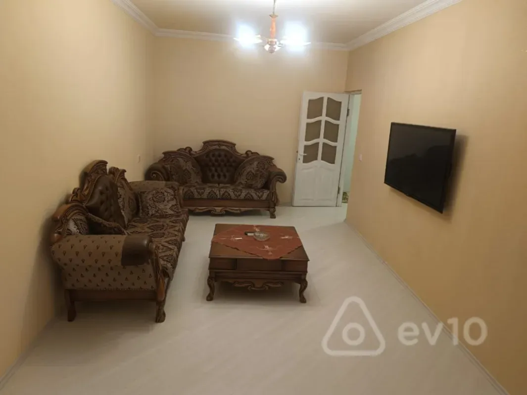 Kirayə verilir 2 otaqlı köhnə tikili 60 m²