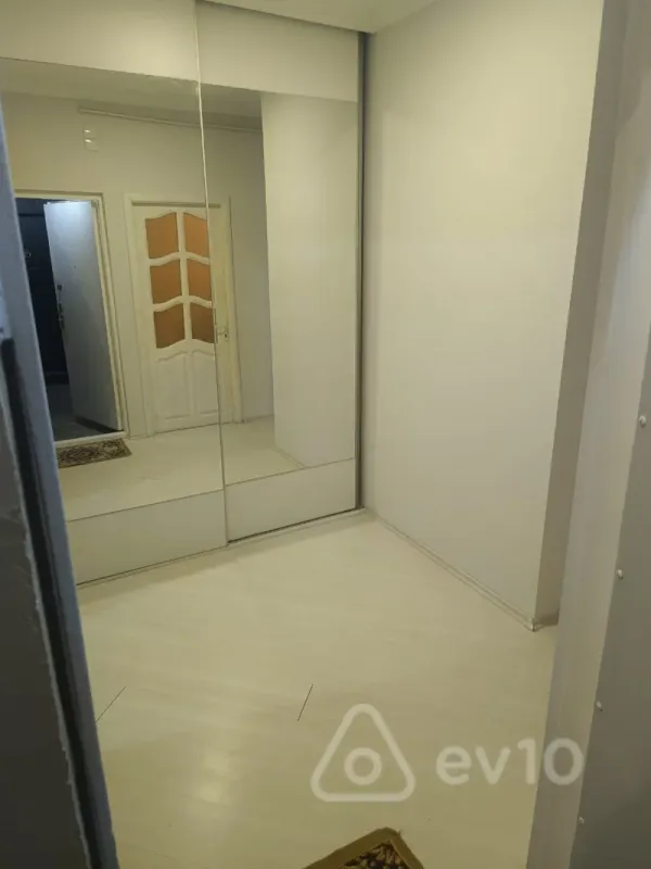 Kirayə verilir 2 otaqlı köhnə tikili 60 m²