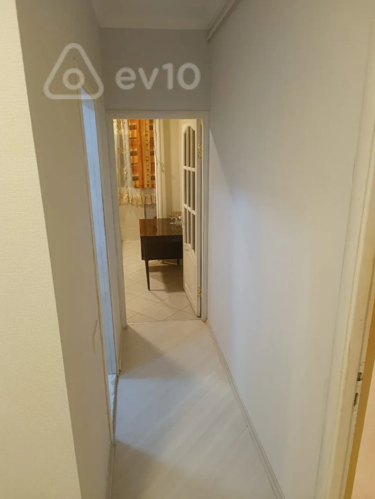 Kirayə verilir 2 otaqlı köhnə tikili 60 m²