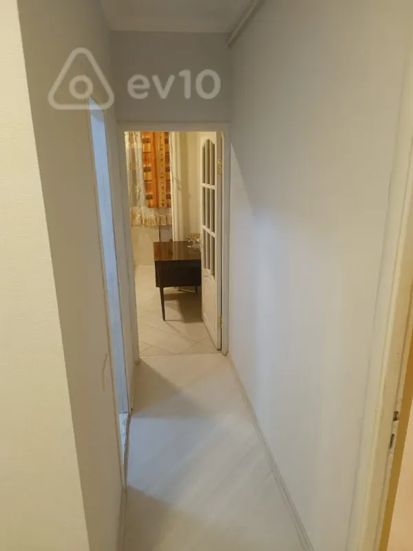 Kirayə verilir 2 otaqlı köhnə tikili 60 m²