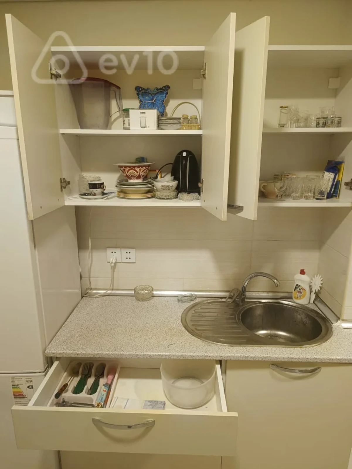 Kirayə verilir 2 otaqlı köhnə tikili 60 m²