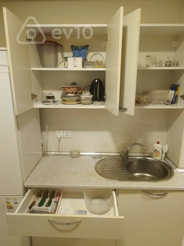 Kirayə verilir 2 otaqlı köhnə tikili 60 m²