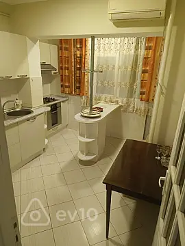 Kirayə verilir 2 otaqlı köhnə tikili 60 m²