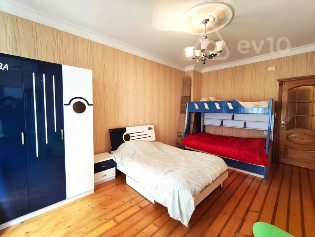 Kirayə verilir 3 otaqlı yeni tikili 150 m²