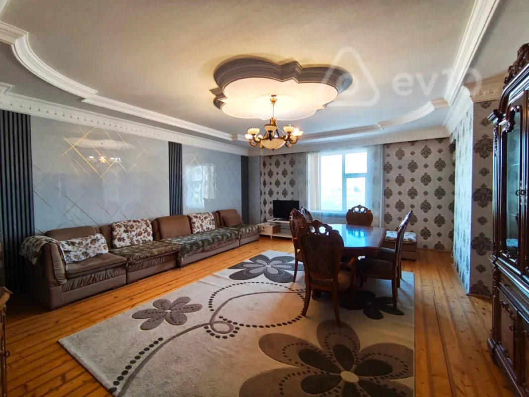 Kirayə verilir 3 otaqlı yeni tikili 150 m²