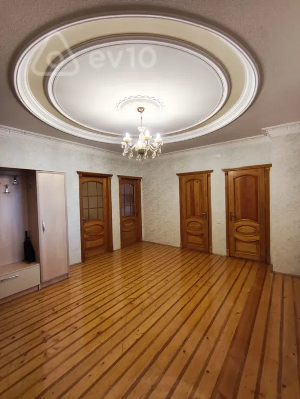 Kirayə verilir 3 otaqlı yeni tikili 150 m²