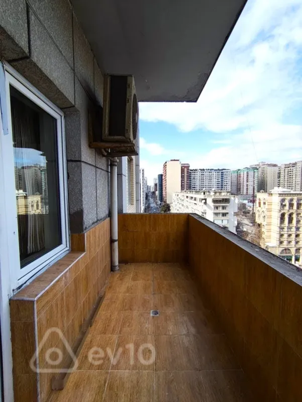 Kirayə verilir 3 otaqlı yeni tikili 150 m²