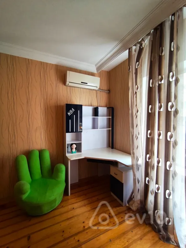 Kirayə verilir 3 otaqlı yeni tikili 150 m²