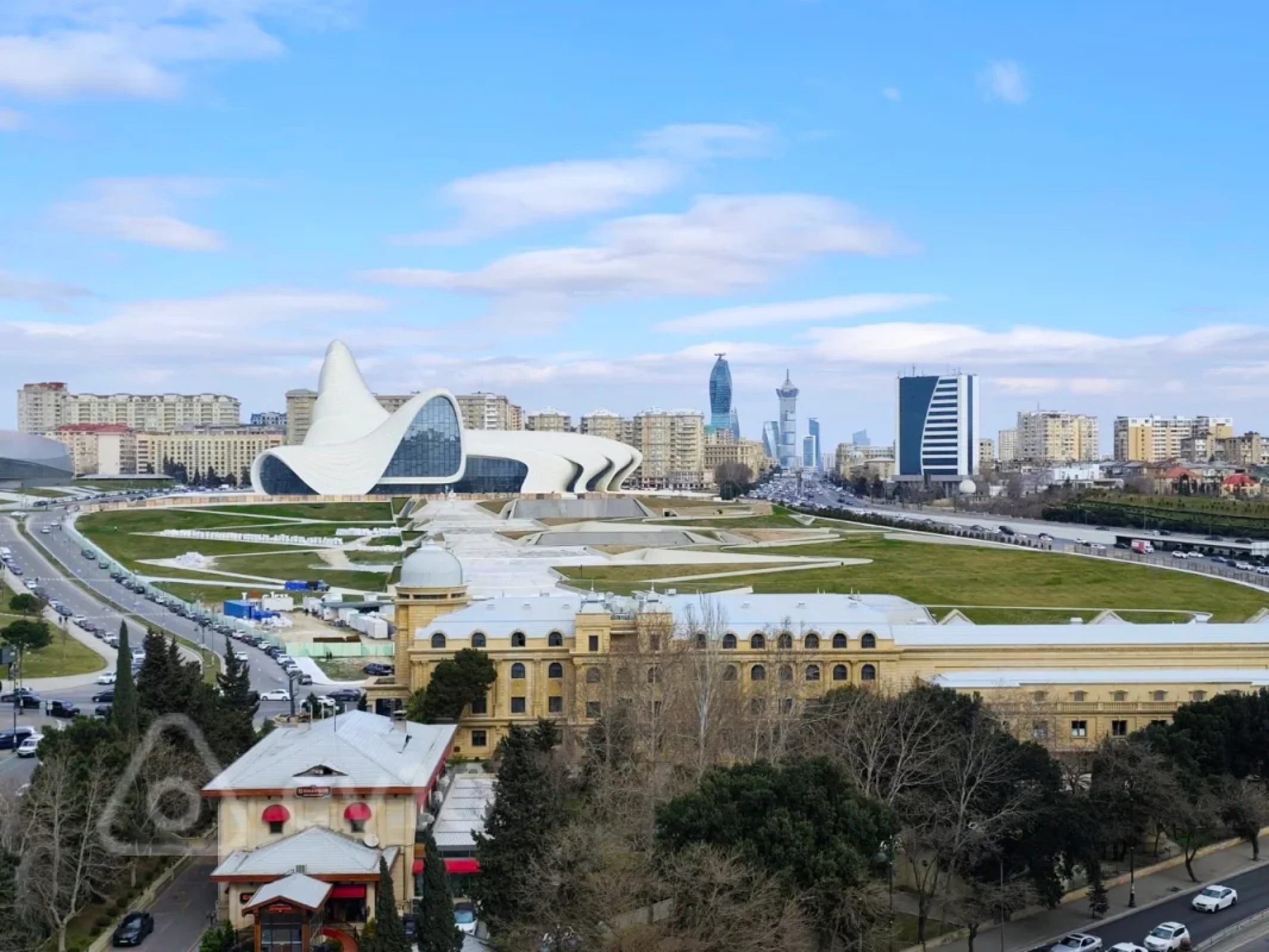 Kirayə verilir 3 otaqlı yeni tikili 150 m²