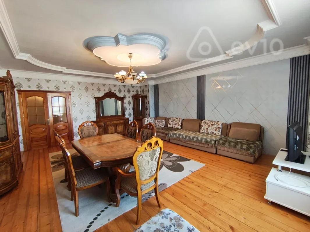 Kirayə verilir 3 otaqlı yeni tikili 150 m²