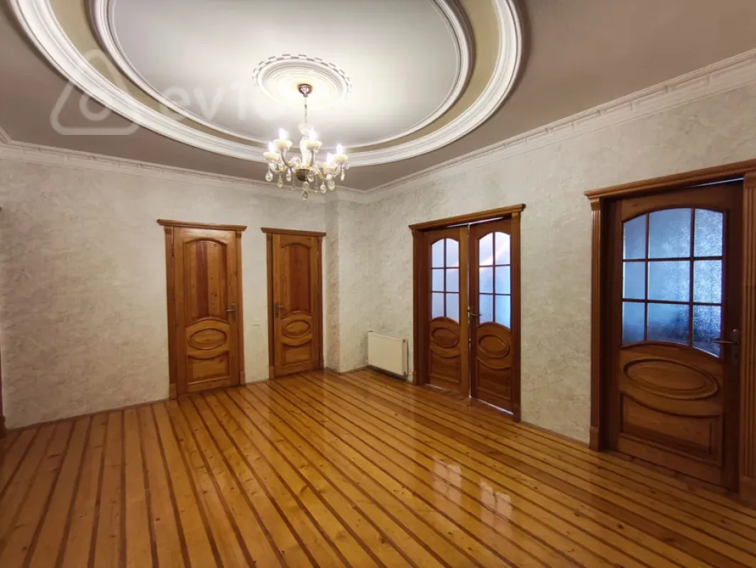 Kirayə verilir 3 otaqlı yeni tikili 150 m²