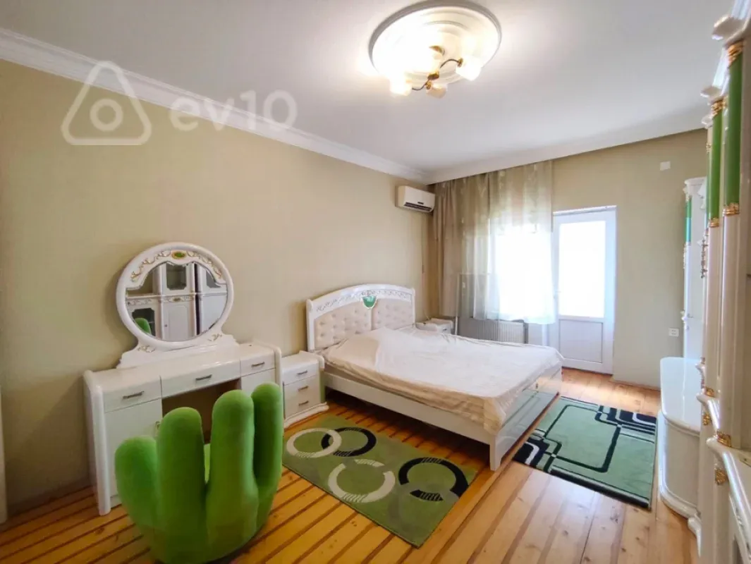 Kirayə verilir 3 otaqlı yeni tikili 150 m²