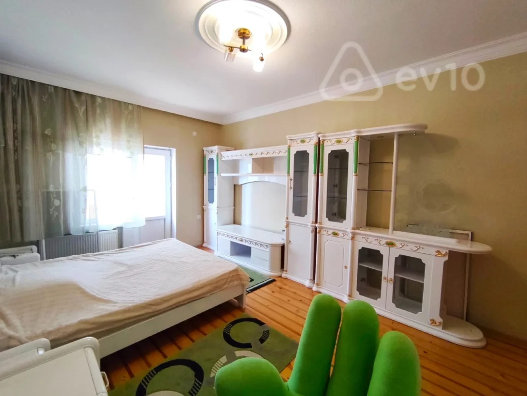 Kirayə verilir 3 otaqlı yeni tikili 150 m²