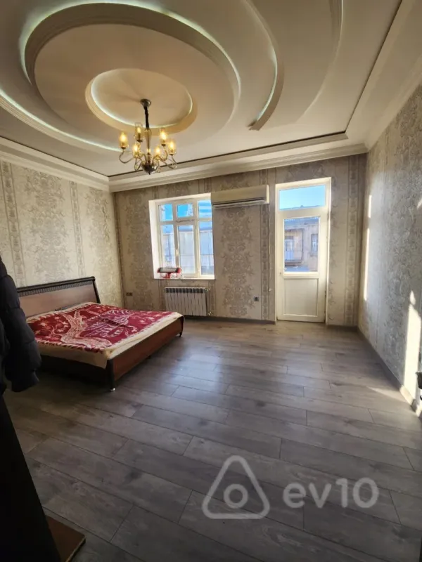 Kirayə verilir 3 otaqlı köhnə tikili 70 m²