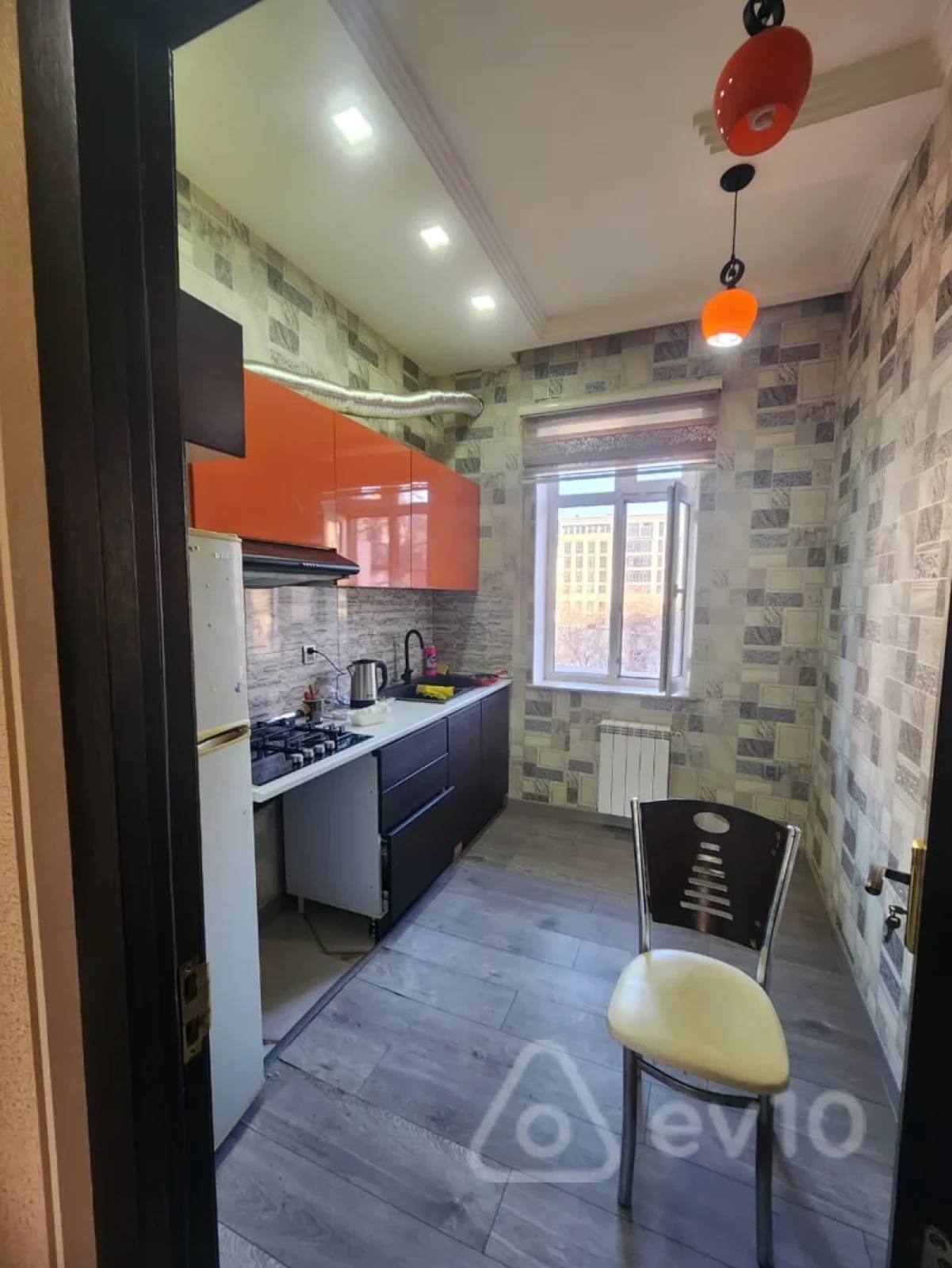 Kirayə verilir 3 otaqlı köhnə tikili 70 m²