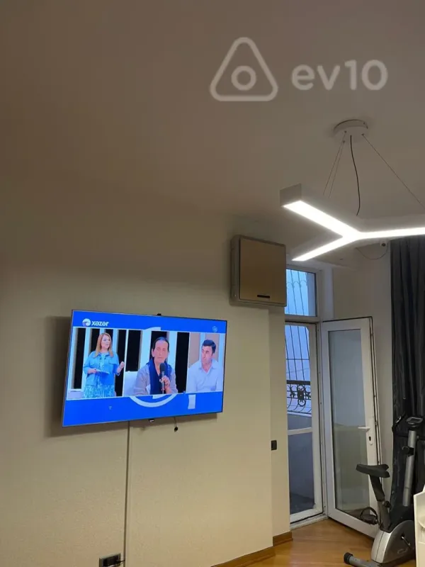 Kirayə verilir 3 otaqlı yeni tikili 140 m²