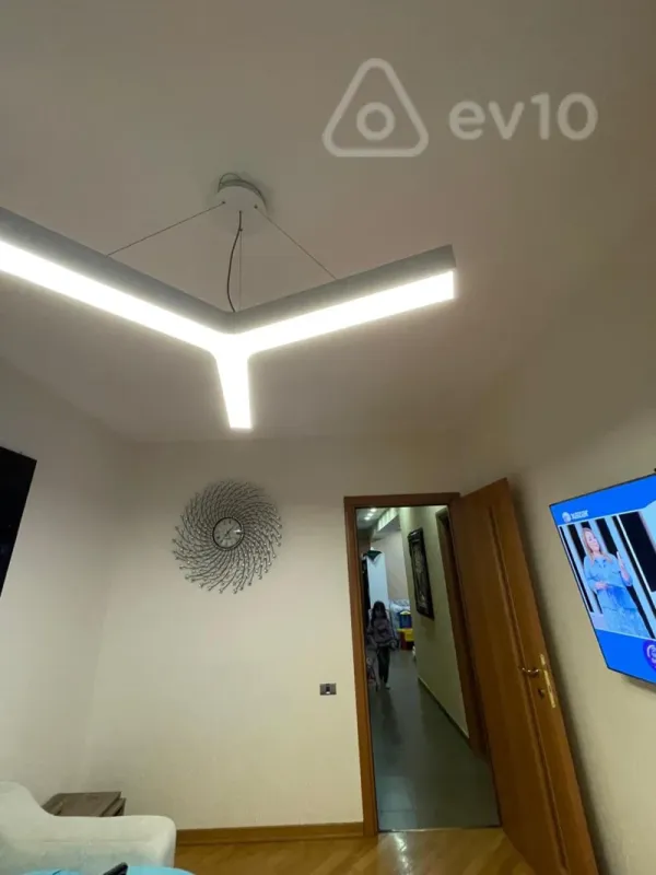 Kirayə verilir 3 otaqlı yeni tikili 140 m²