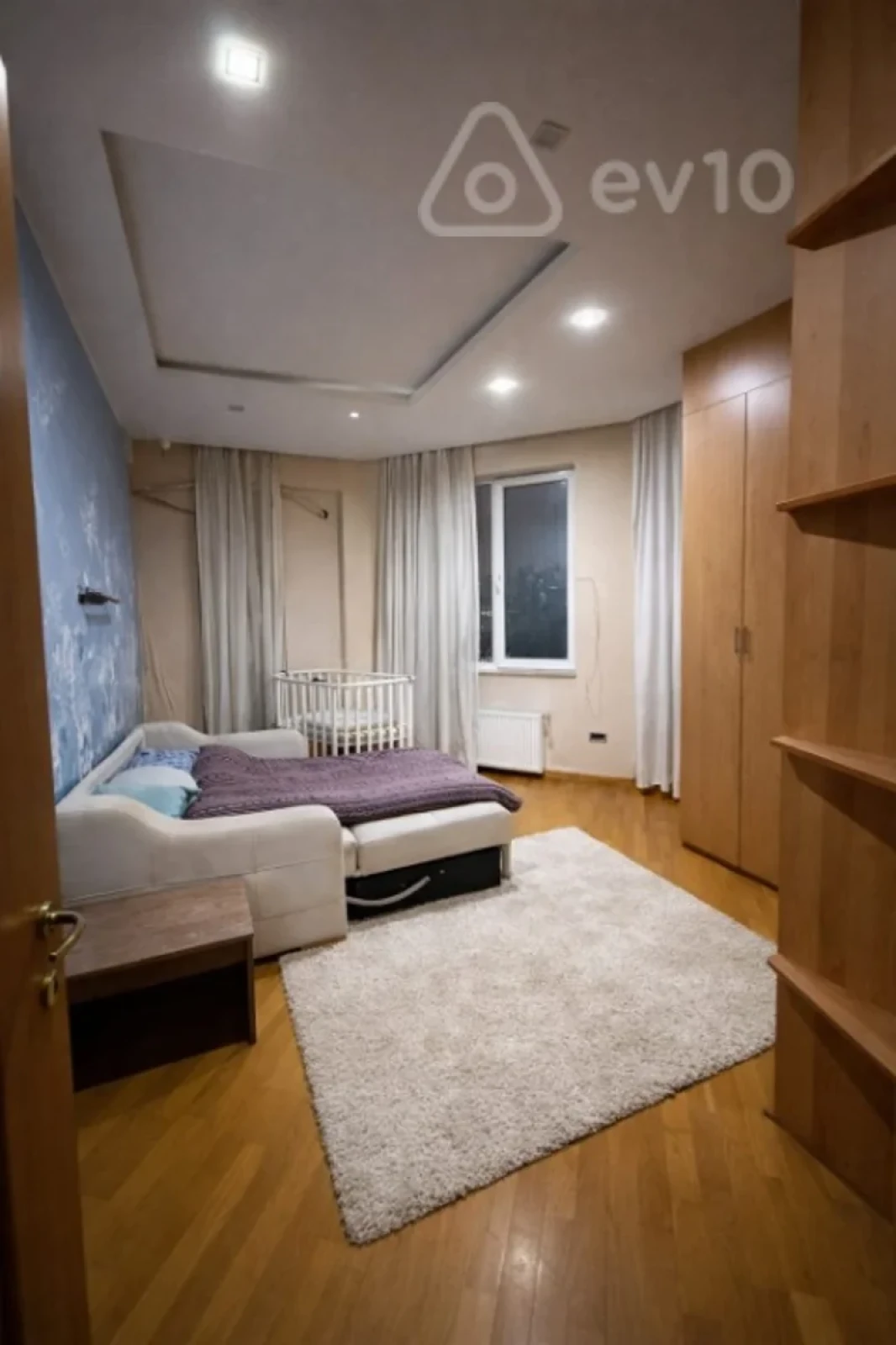 Kirayə verilir 3 otaqlı yeni tikili 140 m²