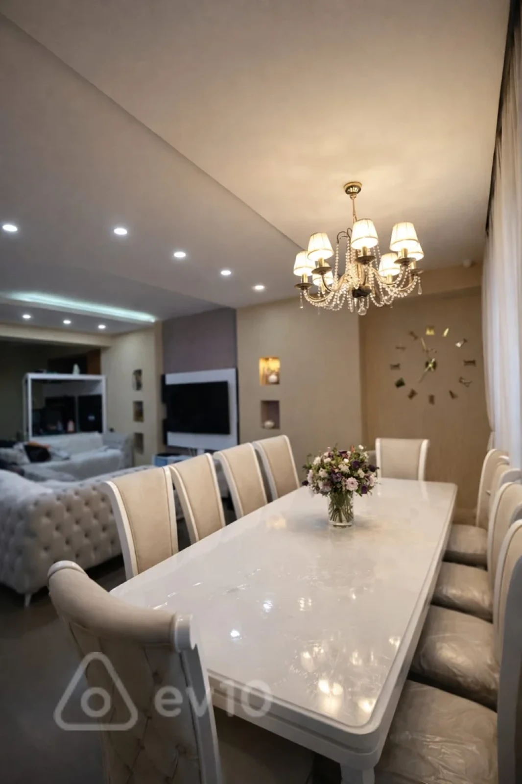 Kirayə verilir 3 otaqlı yeni tikili 140 m²