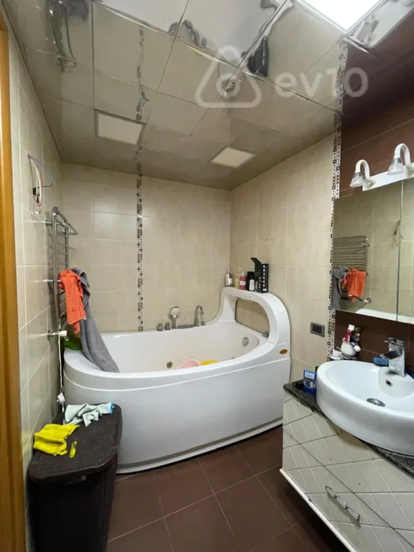 Kirayə verilir 3 otaqlı yeni tikili 140 m²