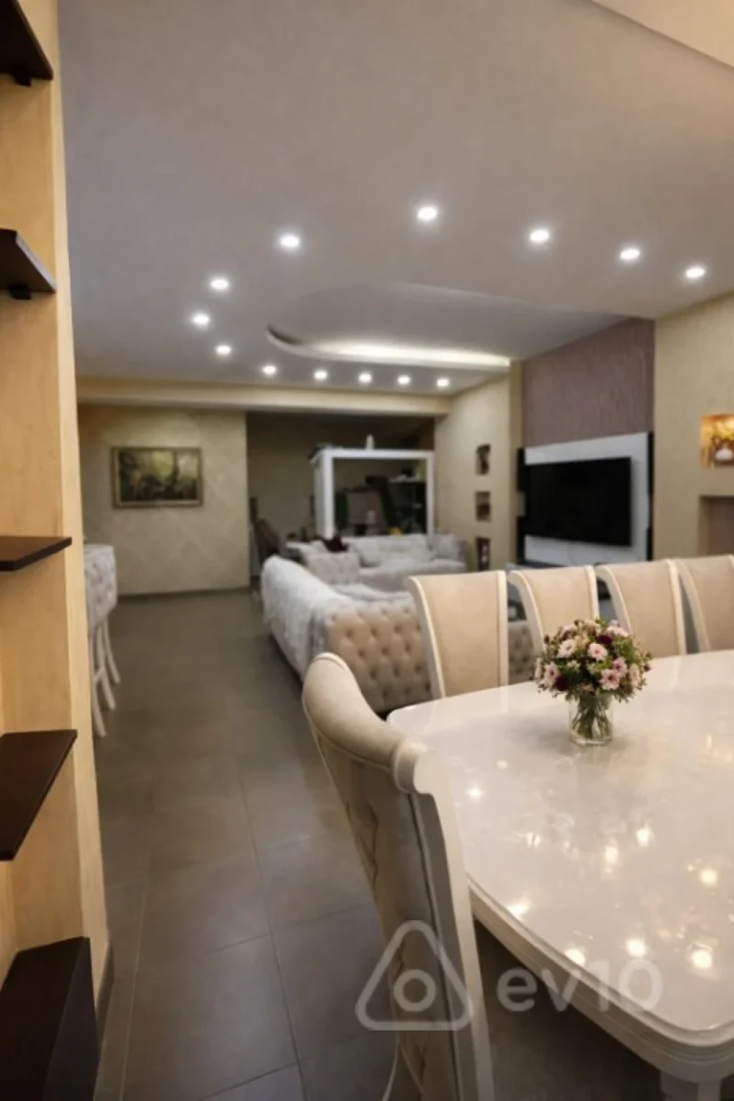 Kirayə verilir 3 otaqlı yeni tikili 140 m²