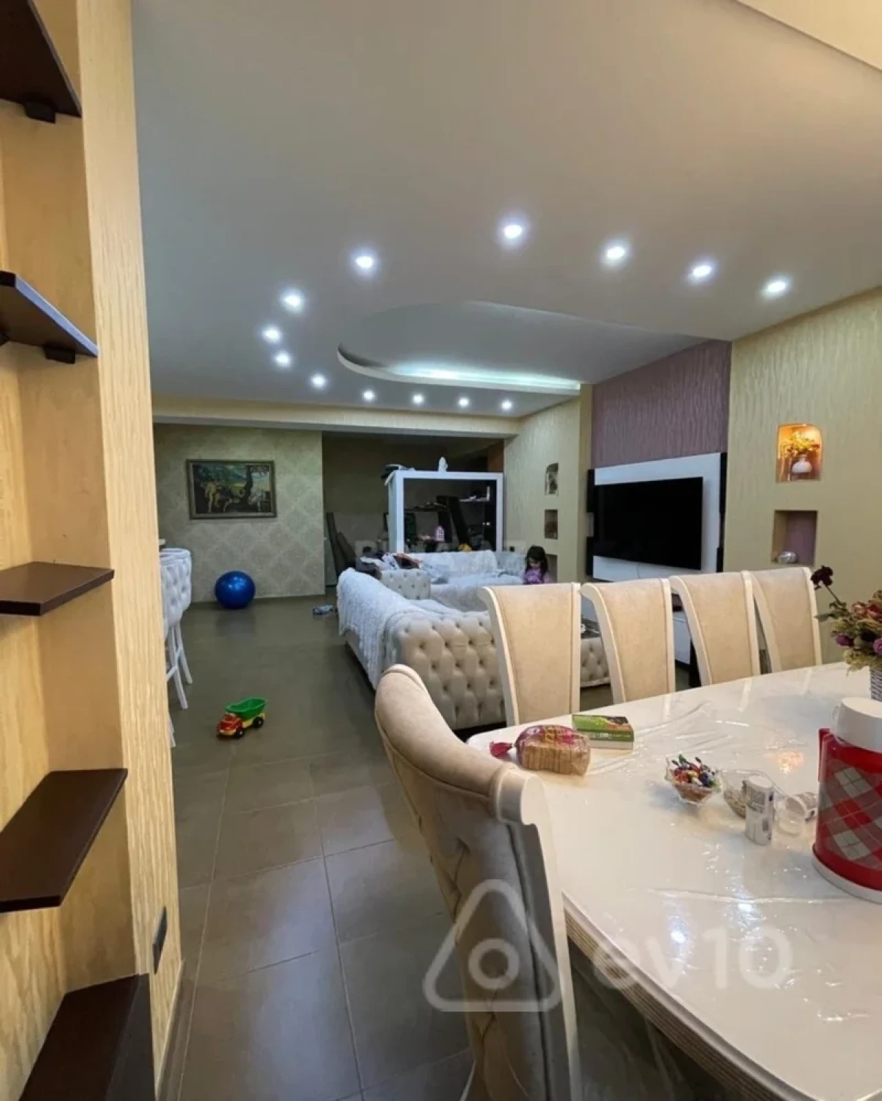 Kirayə verilir 3 otaqlı yeni tikili 140 m²